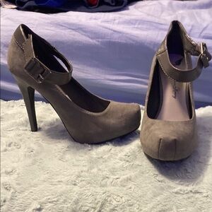 Penny Loves Kenny Gray Suede Heels